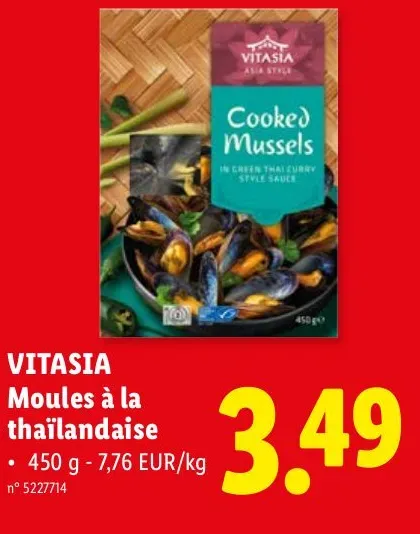 Cooked mussels in green Thai curry style sauce